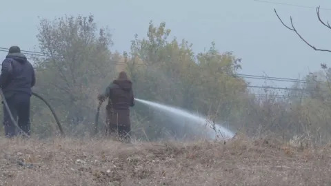 Пожарът в депо за утайки в Катуница тлее повече от седмица, обявиха частично бедствено положение