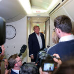 Тръмп продължава саморазправата със CNN, блокира достъпа ѝ до Air Force One