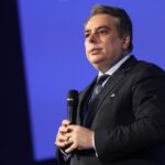 Асен Василев призова Доцова да подаде оставка и напомни за Вежди Рашидов