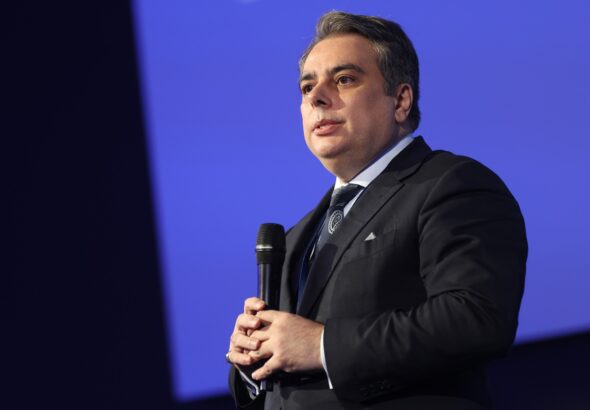 Асен Василев призова Доцова да подаде оставка и напомни за Вежди Рашидов
