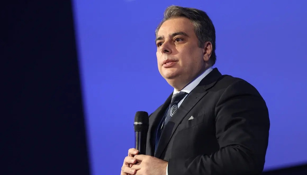 Асен Василев: Никой няма право да редактира историята според това кой е на власт