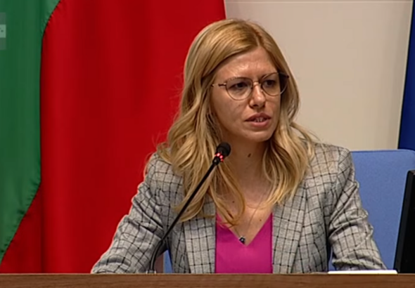 Депутатите на Радев спасиха външната министърка от изслушване в НС заради гафа на Йотова с Украйна