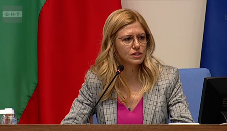 Депутатите на Радев спасиха външната министърка от изслушване в НС заради гафа на Йотова с Украйна