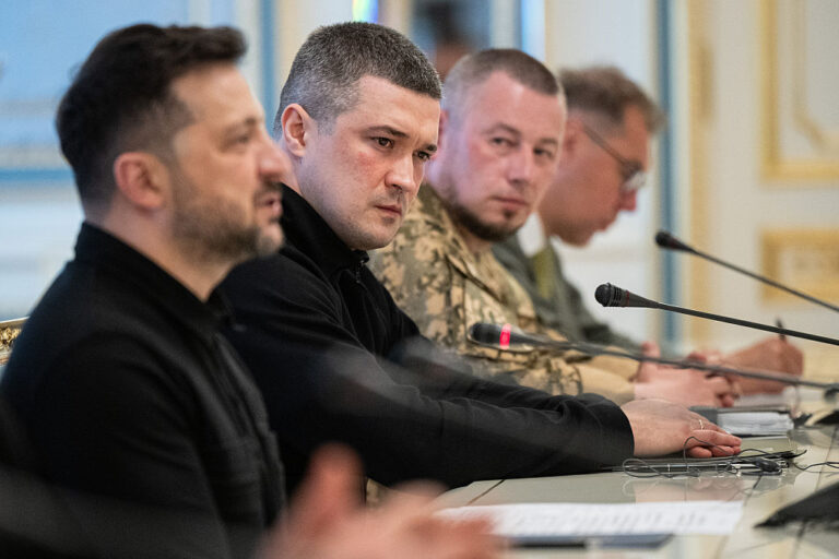 Бившият министър Михайло Федоров предизвика Зеленски за избори по време на войната