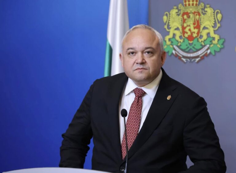 МВР: С пари за мантинели са финансирани самолет и 36 полета на Делян Пеевски