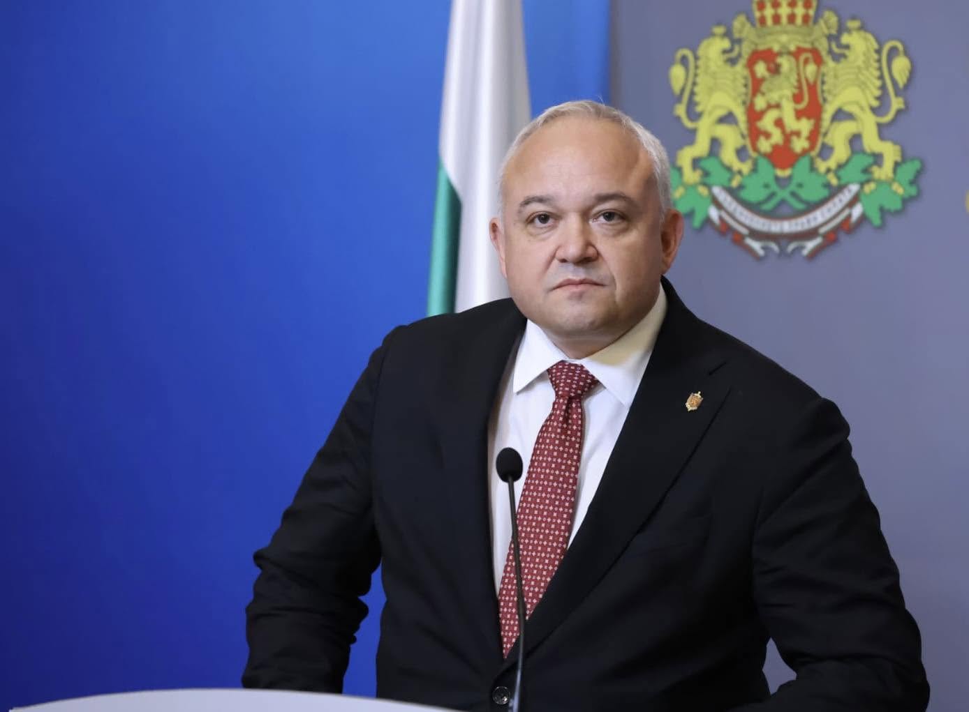 МВР: С пари за мантинели са финансирани самолет и 36 полета на Делян Пеевски