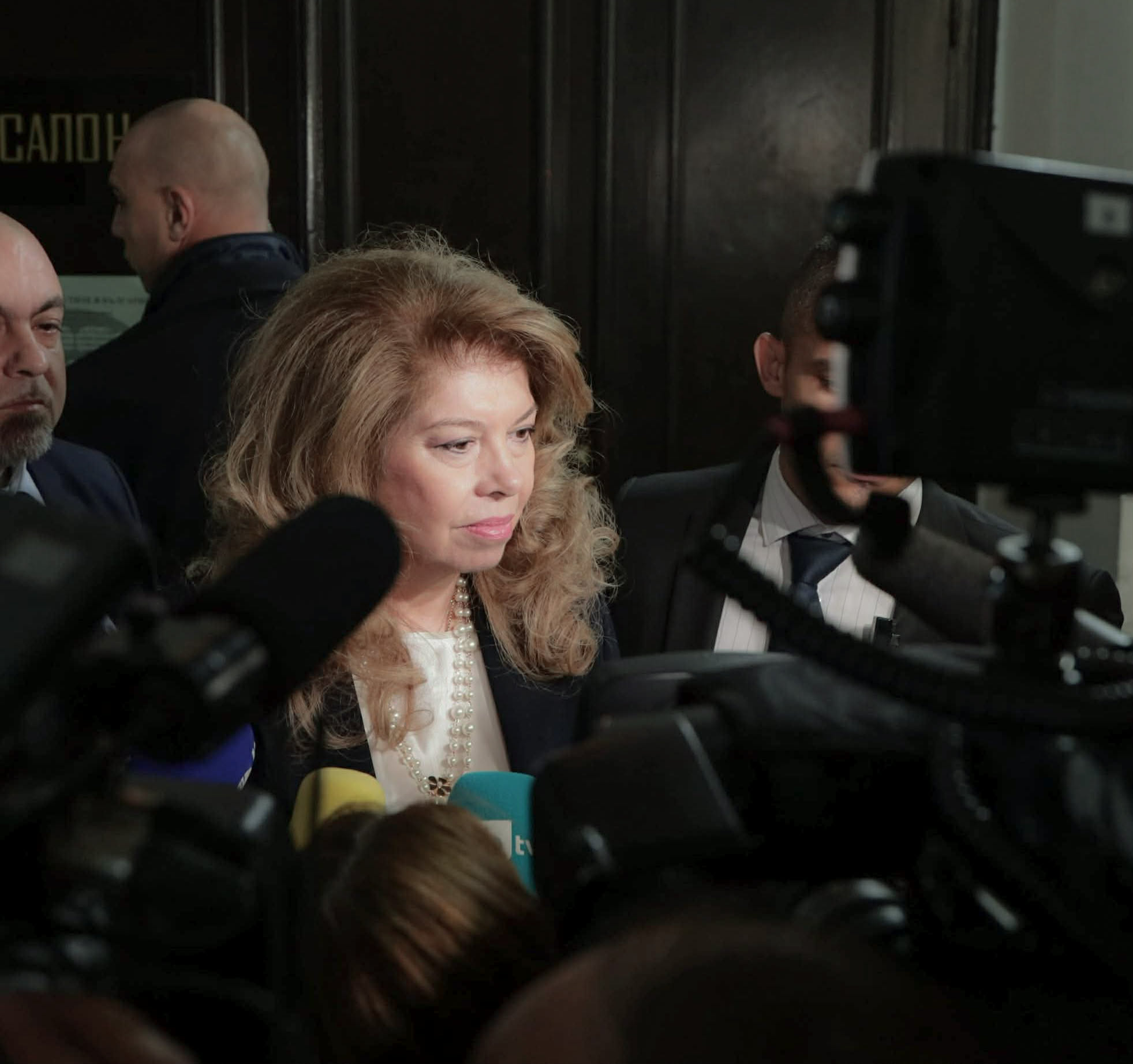 Мецола, Ботев и „ОМО Илинден“ - как Йотова подреди (предизборната си) визита в Страсбург