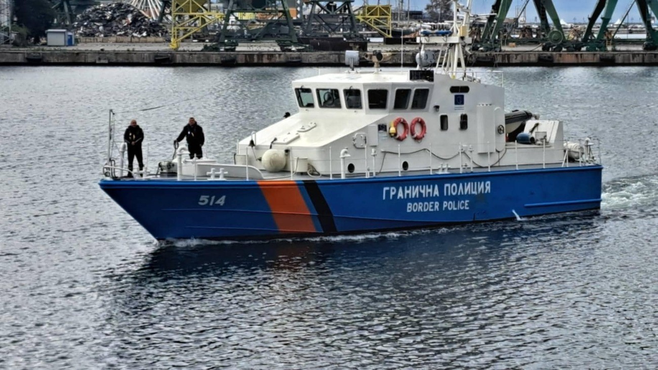 Подновиха издирването на изчезналите моряци от HS Dignity в Черно море