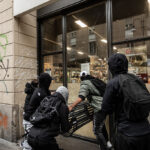Италия изпраща 500 военни в Милано след погроми и сблъсъци с полицията