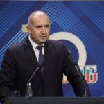 Радев забранява рекламата на хазарт и светлините на казината