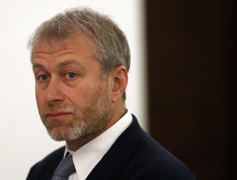 Как Deloitte Cyprus е помогнал на Роман Абрамович да скрие яхти, имения и самолети за 672 млн. долара