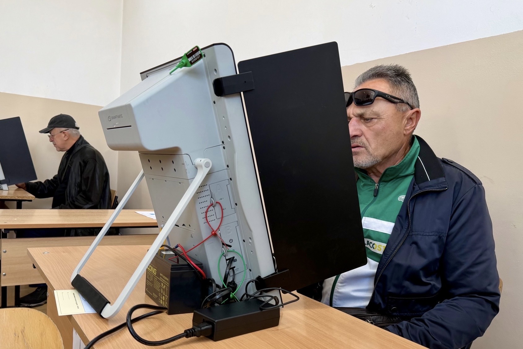 България избира седмия президент при ниска избирателна активност