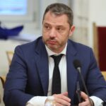 Делян Добрев предизвика Борисов: Мълчанието за президентския вот показва "срамна слабост и нерешителност"