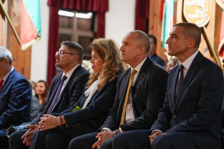 Йотова и партията на Радев заплашват с нови избори при загуба от Гюров