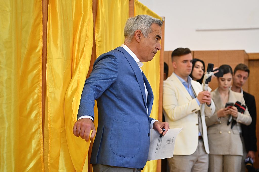 Калин Джорджеску е задържан по разследване за измама за милиони