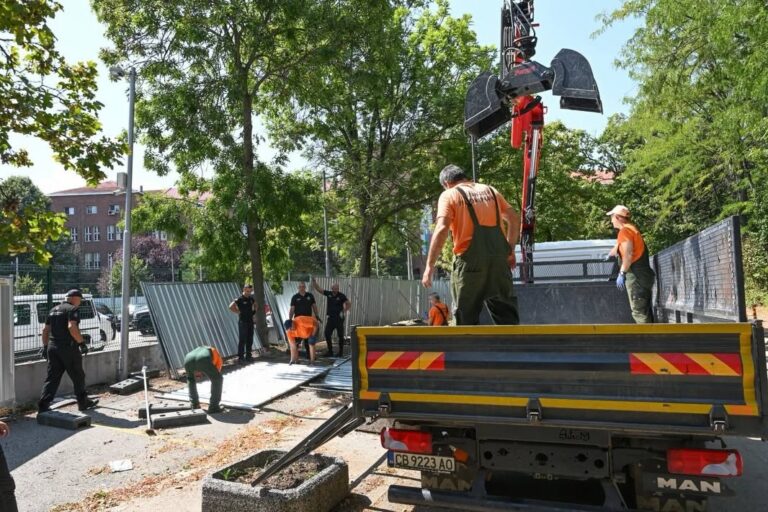 Столичната община запорира сметките и автомобилите на „Капитолия“