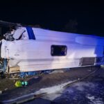 Двама души загинаха при сблъсък между автобус и камион край Пазарджик