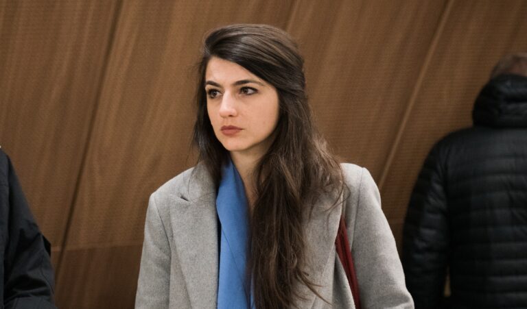 Лена Бориславова ще помага на други атакувани жени с обезщетението от Трифонов
