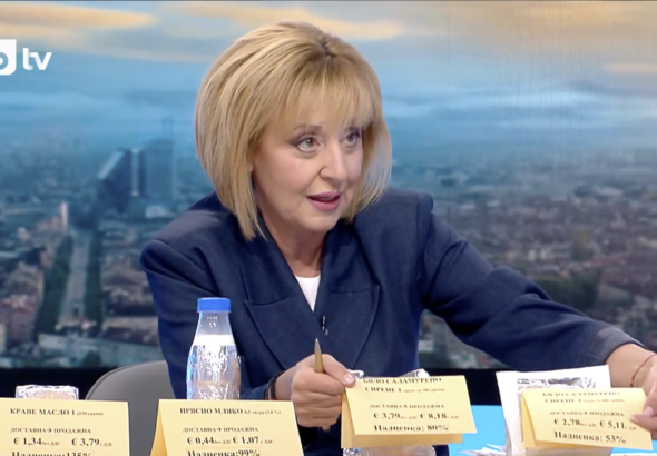След веригите Мая Манолова заплаши телекомите, банките, лекарствата и ученическите екскурзии