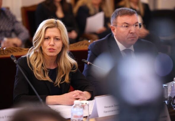 ГЕРБ събира подписи за отстраняването на Михаела Доцова като председател на НС