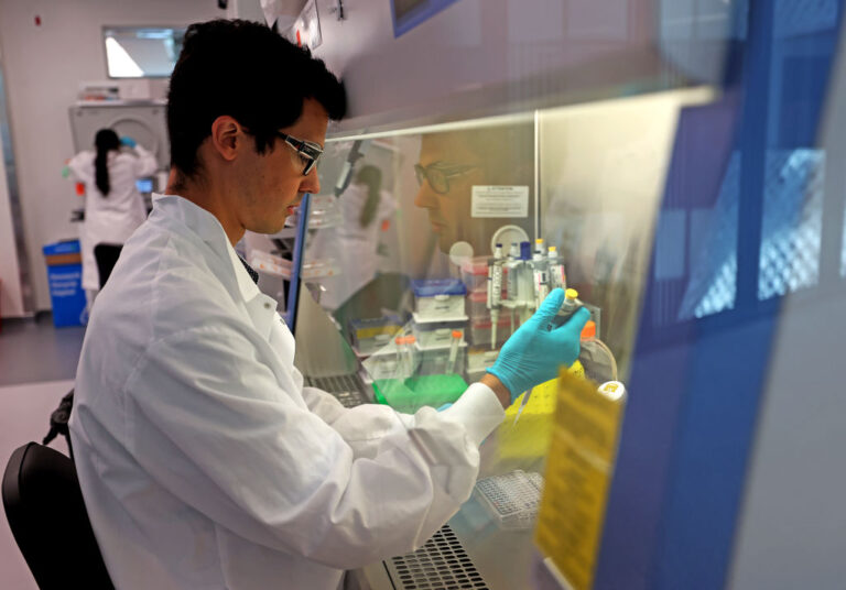 Персонализирана mRNA ваксина на Merck и Moderna дава обещаващи резултати при пациенти с меланом