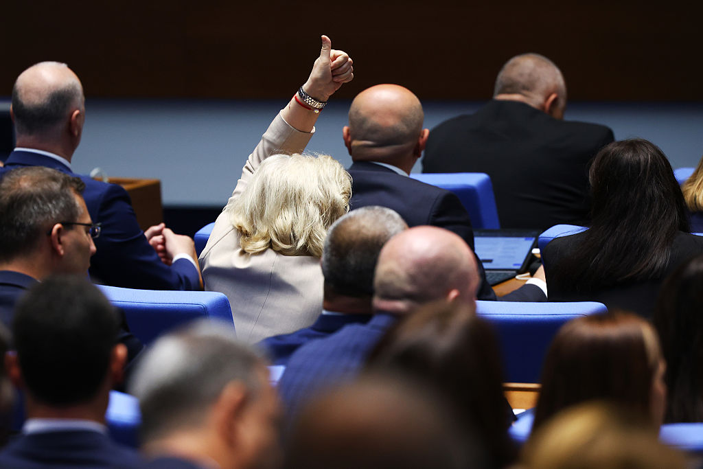 Парламентът разреши до два дни хоум офис седмично за държавните служители