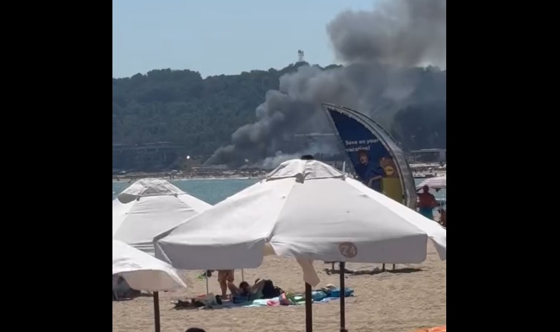 Пожар избухна в бар Verano на плажа Каваци край Созопол