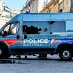 Мъж нападна три млади жени в Париж, обезвреден е от полицай извън дежурство
