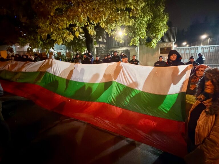Протест пред руското посолство поиска изгонването на Митрофанова