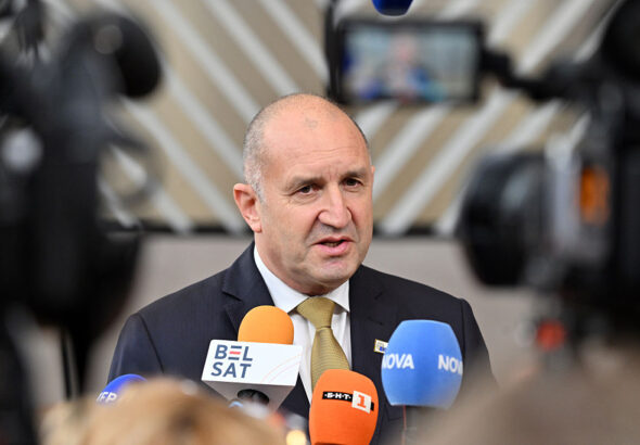 Радев подкрепи сделката между Тръмп и Путин за руския дизел
