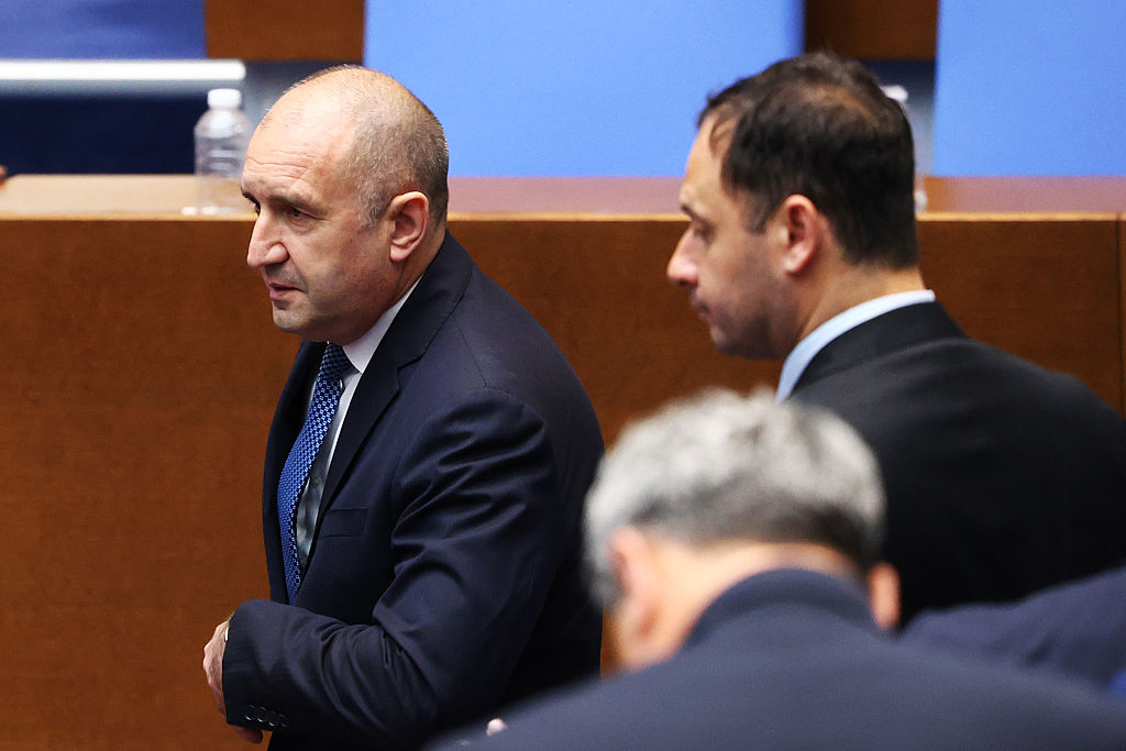 Парламентът търси отговори от Радев за атаките по корабите в Черно море и палежа на антени на Starlink