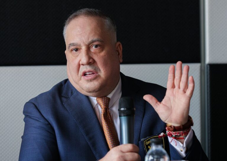 Слави Бинев е бил посредник в спор между убиеца си и проектанта на сарая на Доган в Росенец