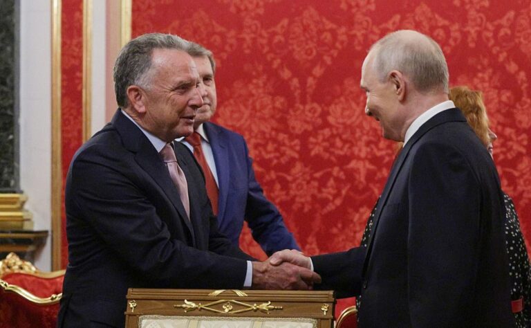 Русия пусна от затвора 74-годишен американец, докато Стив Уиткоф разговаря с Путин