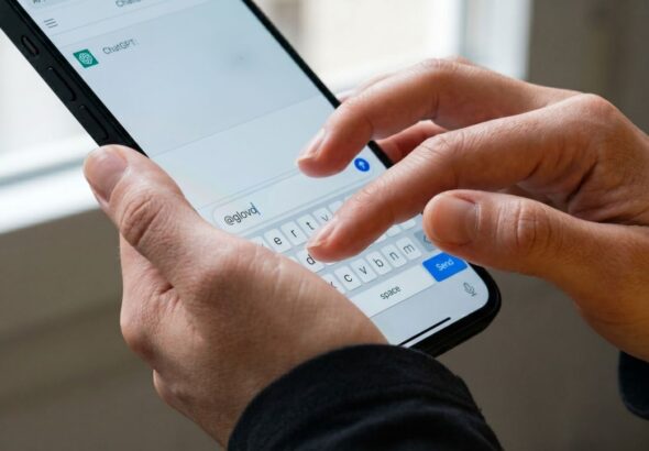 Glovo въвежда AI Shopping Assistant, потребителите вече са в директен разговор ChatGPT и Claude