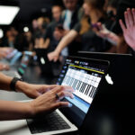 Apple направи това, което Стив Джобс наричаше „ужасно“ – MacBook вече има тъчскрийн