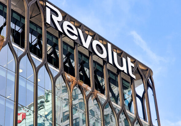 Revolut изпрати на измамници чувствителни данни за свои клиенти