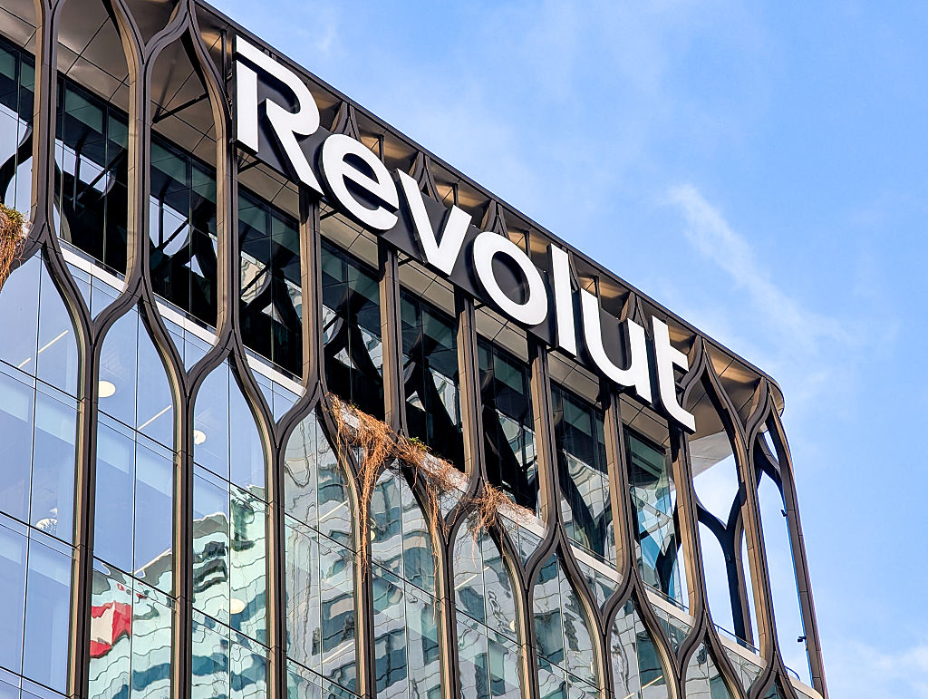 Revolut изпрати на измамници чувствителни данни за свои клиенти