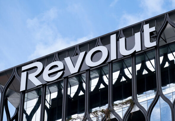 Revolut пуска своя първи стейбълкойн, обезпечен с евро