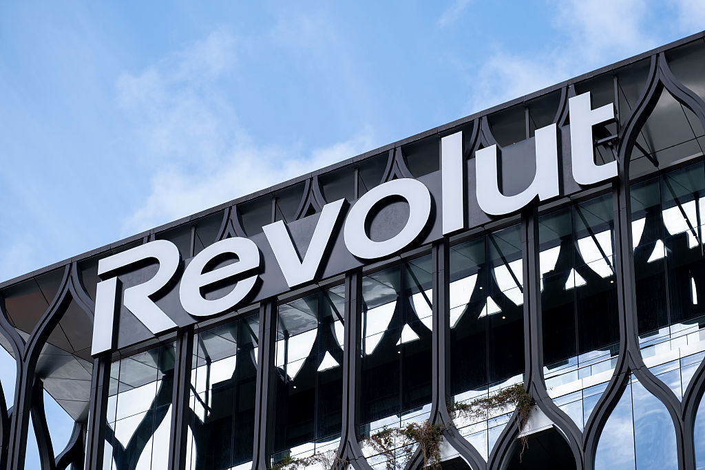 Revolut пуска своя първи стейбълкойн, обезпечен с евро
