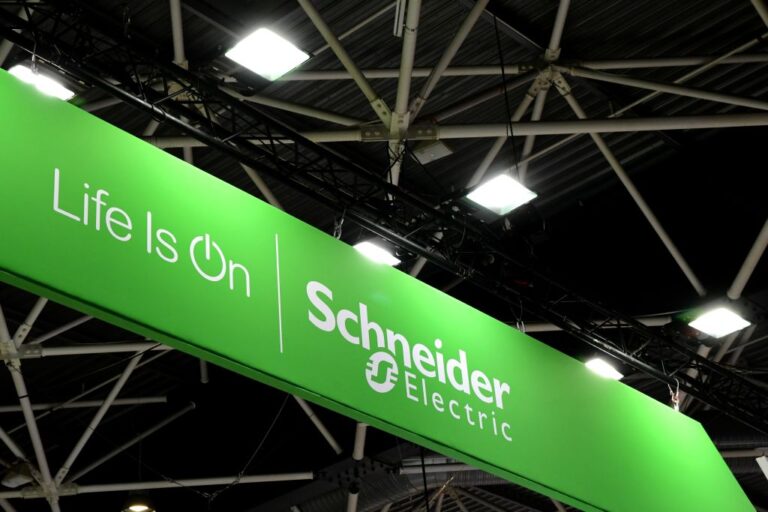 Schneider Electric преговаря за придобиването на българската Shelly Group