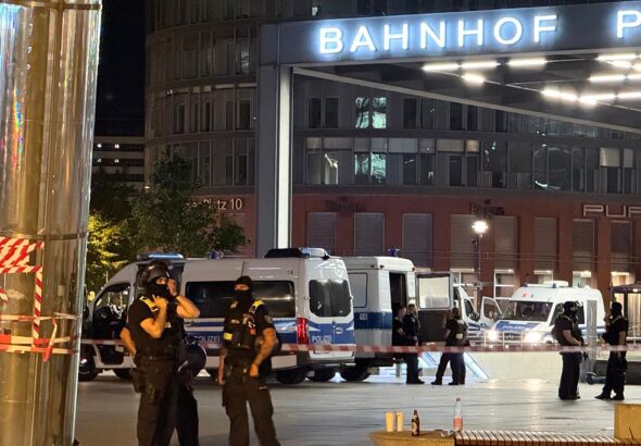 Полицията издирва заподозрения за кървавата атака на прайда в Берлин
