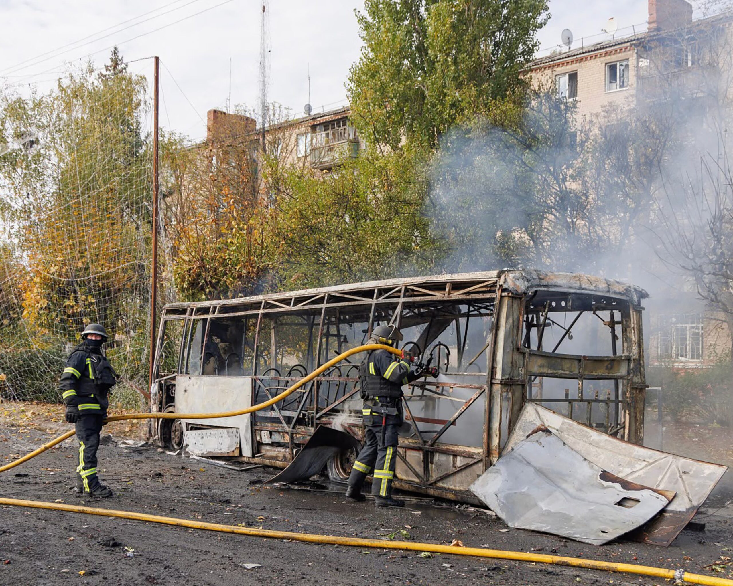 Руски удар срещу автобус в Краматорск уби най-малко 30 цивилни