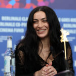 Charli XCX ще участва в новия филм на Скорсезе заедно с Леонардо ди Каприо и Дженифър Лорънс