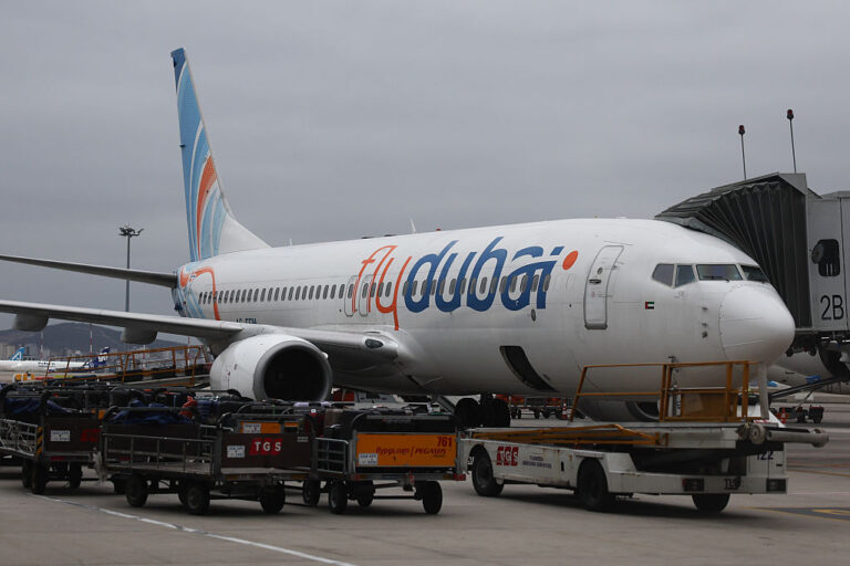 Самолет на Flydubai до Израел се приземи аварийно след бой между пилотите и сигнал за отвличане