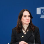 Зеленски освободи своя заместничка часове след обиски по разследване за корупция