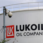 Продажбата „Лукойл” буксува в очакване на одобрение от Белия дом