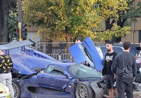 Един от едва 20 произведени автомобила в света е разбит при катастрофа в София