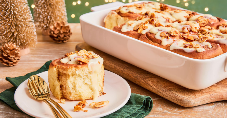 Топлина, увита в тесто: коледни канелени рулца, които ухаят на уют - рецепта