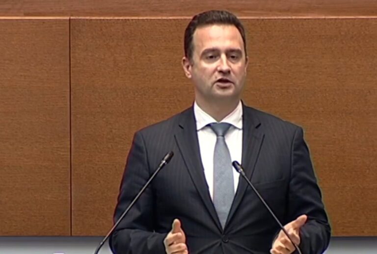 България има резерв от горива за шест месеца, увери енергийният министър