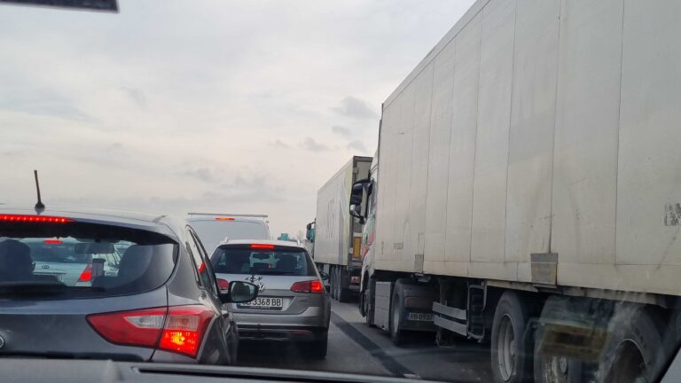 Огромно задръстване на АМ "Тракия" в посока Пловдив след тежка катастрофа